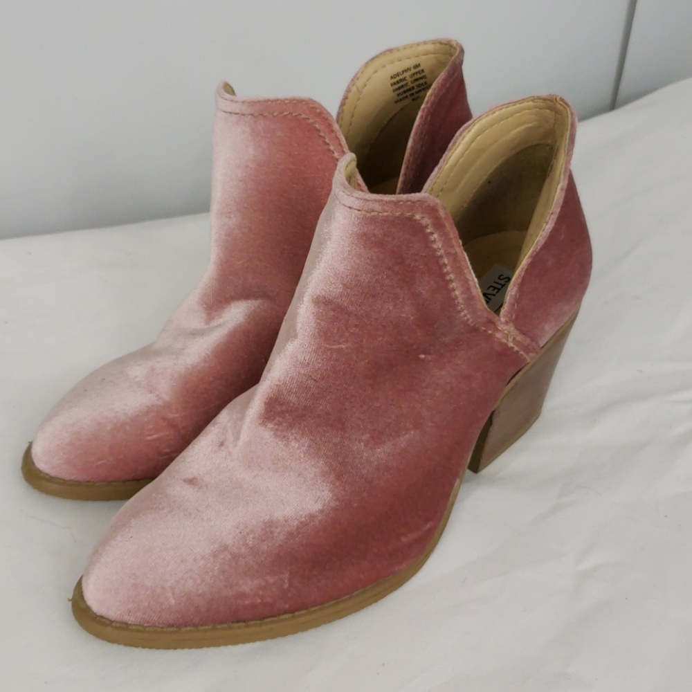 Steve Madden Pink Velvet Booties sz 6 - Picture 2 of 5